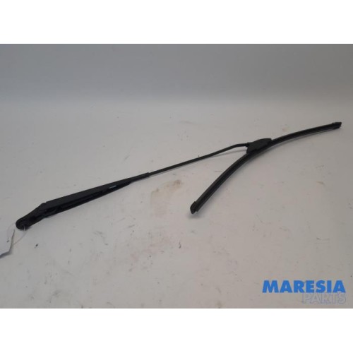 Renault - Kangoo - Front wiper arm