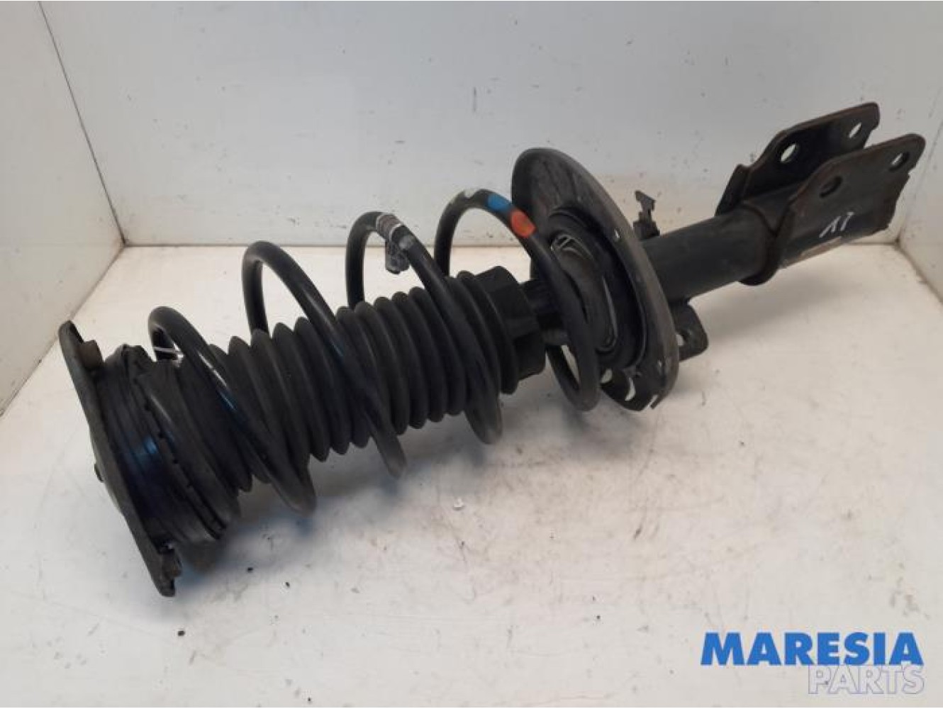 Peugeot - 308 - Front shock absorber rod, left