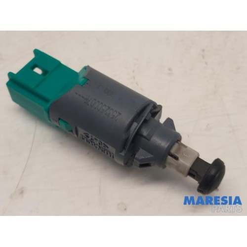 Renault - Kangoo - Clutch switch