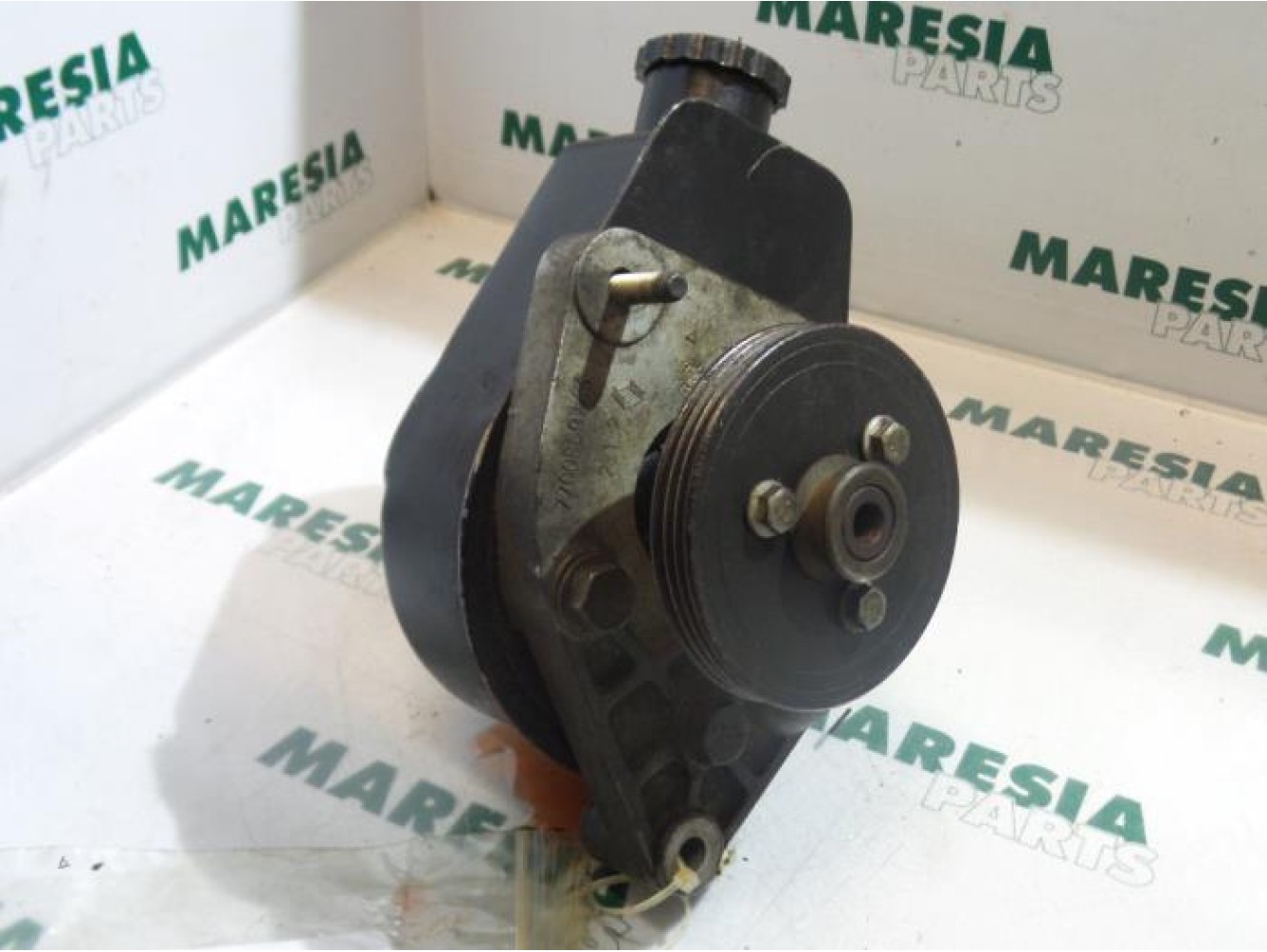 Renault - Clio - Power steering pump