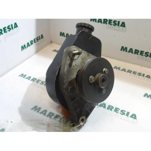 Renault - Clio - Power steering pump