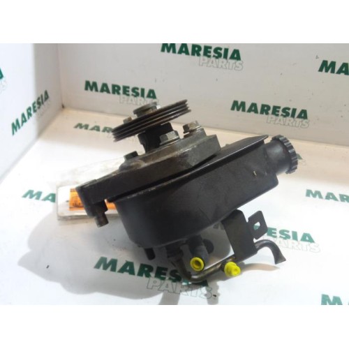 Renault - Clio - Power steering pump