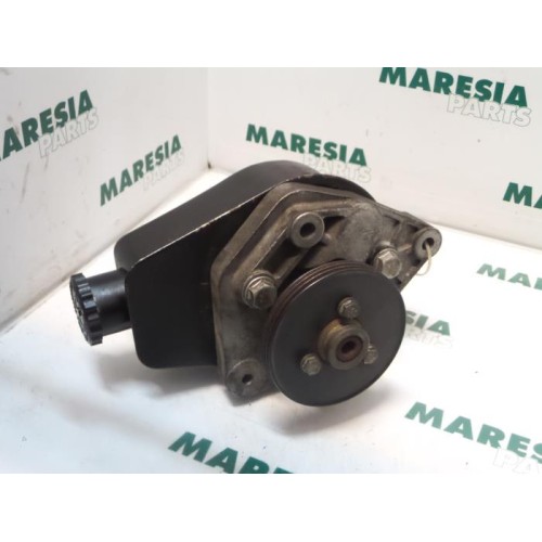 Renault - Clio - Power steering pump