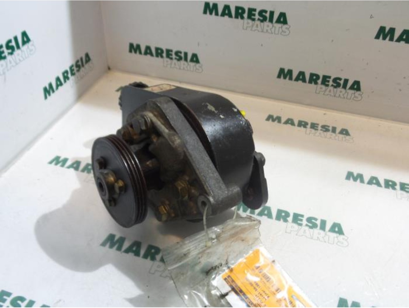 Renault - Clio - Power steering pump