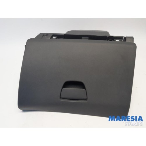 Peugeot - 208 - Glovebox