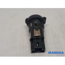 Peugeot - 308 - 12 volt connection