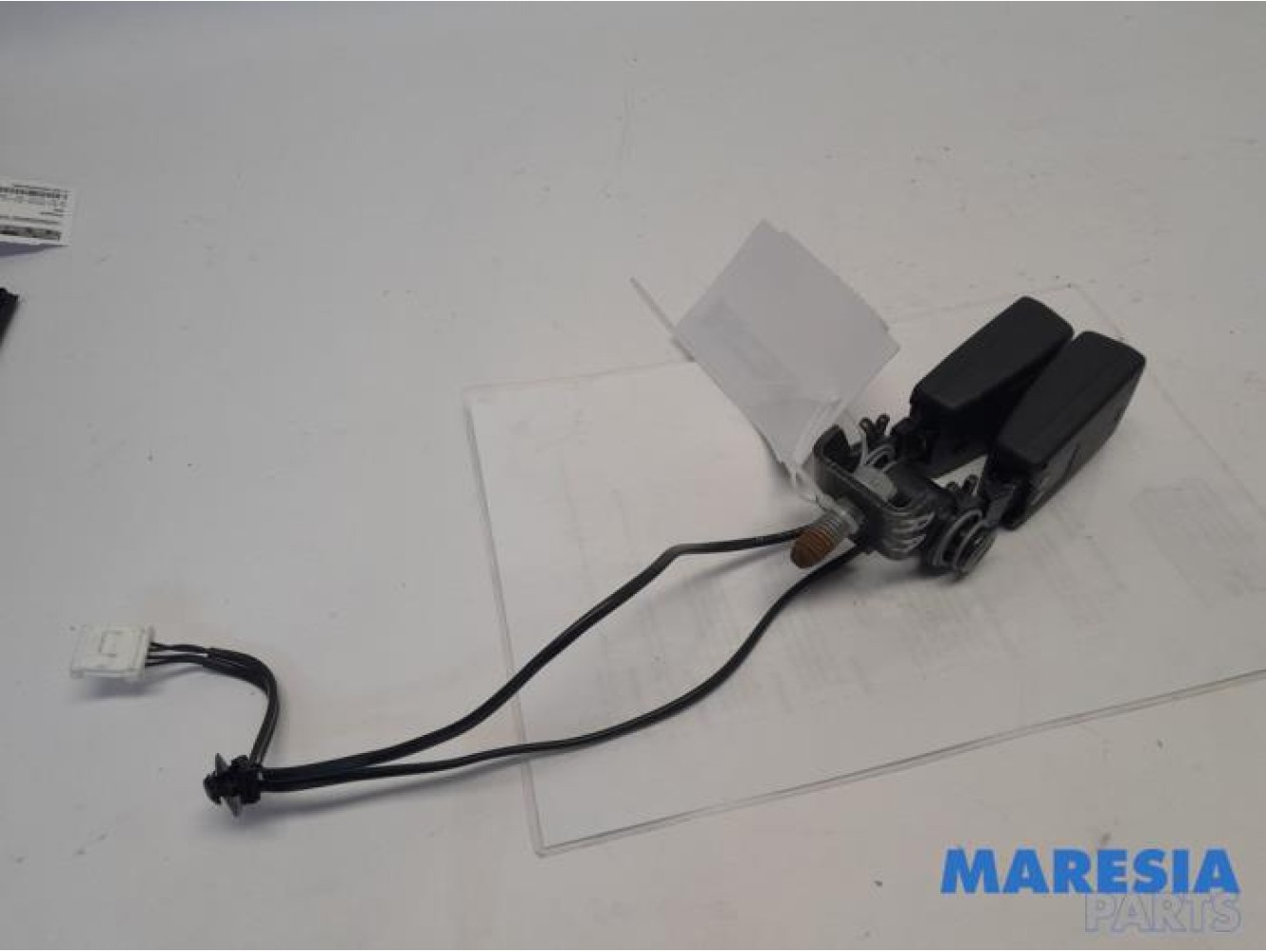 Peugeot - 308 - Insertion ceinture de sécurité arrière droite