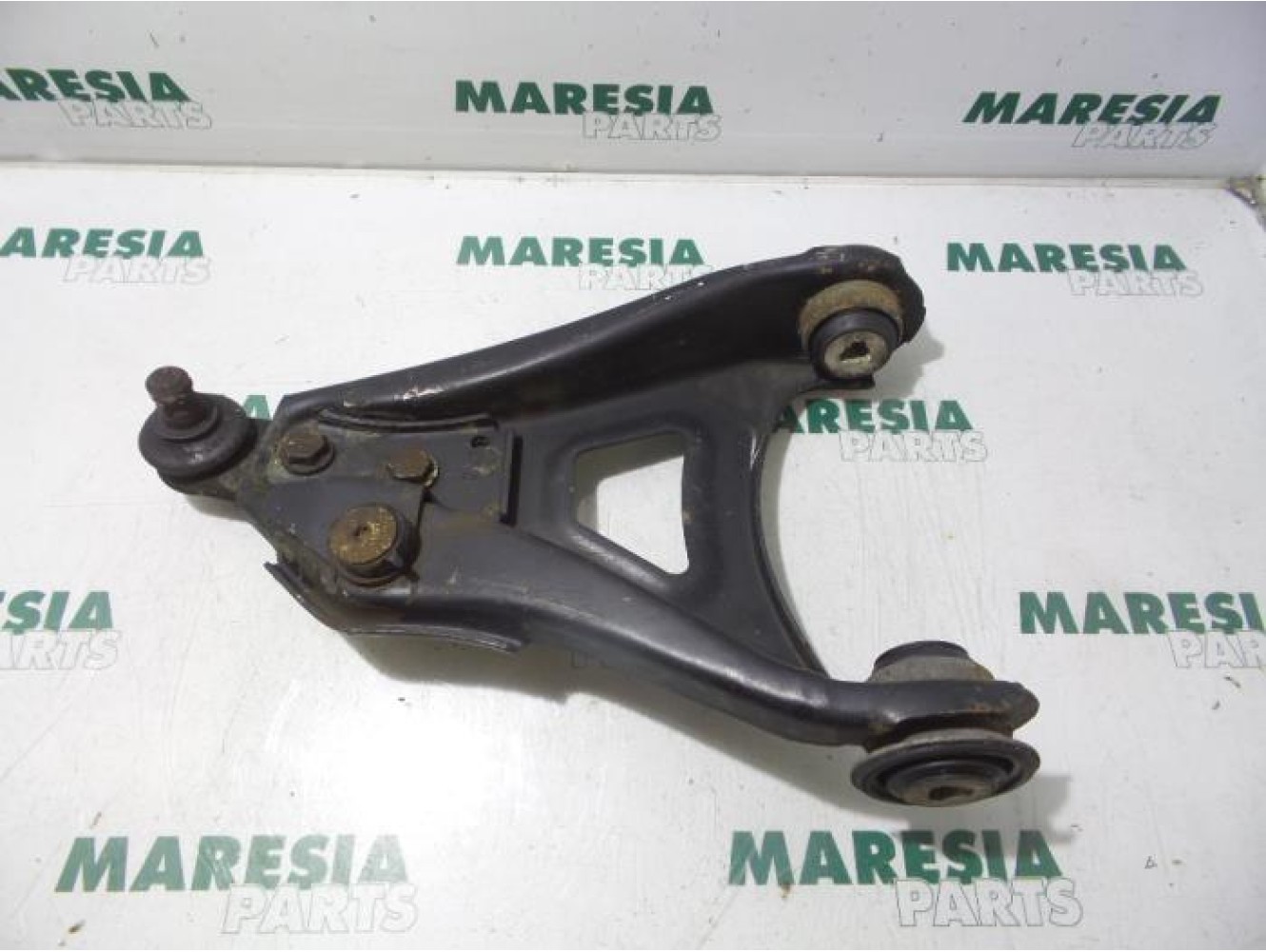 Renault - Kangoo - Front lower wishbone, left