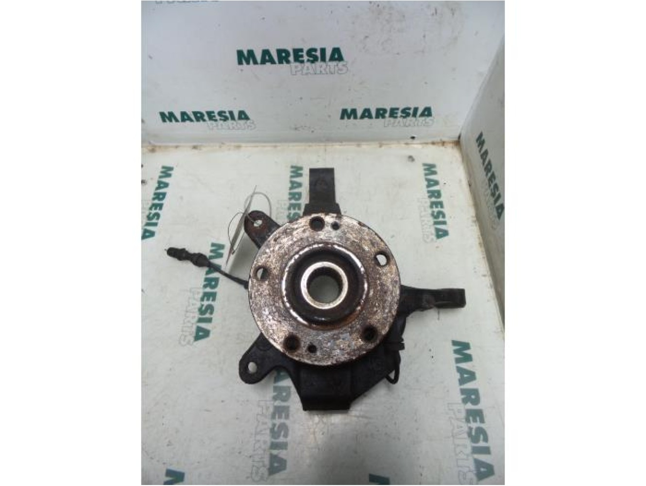 Renault - Laguna - Knuckle, front left