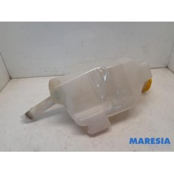 Renault - Kangoo - Front windscreen washer reservoir