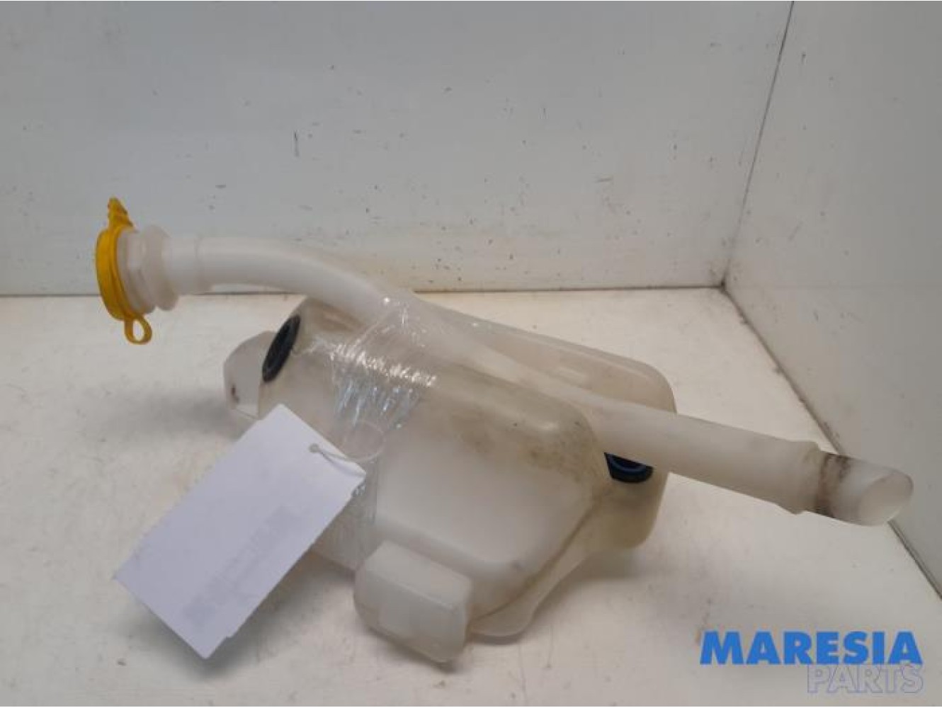 Renault - Kangoo - Front windscreen washer reservoir