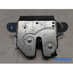 Fiat - 500 - Tailgate lock mechanism