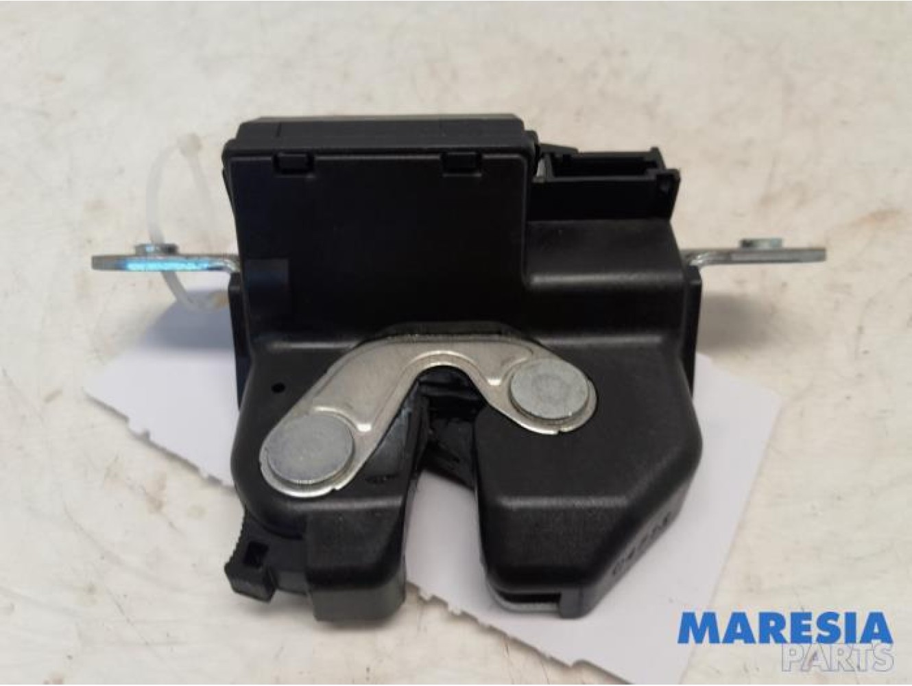 Fiat - 500 - Tailgate lock mechanism
