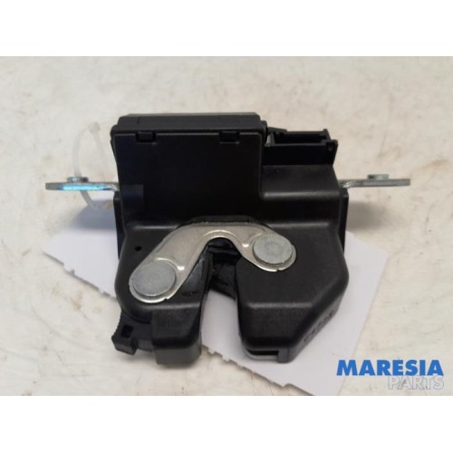 Fiat - 500 - Tailgate lock mechanism