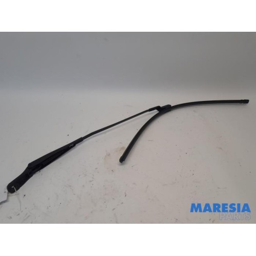 Peugeot - 3008 - Front wiper arm