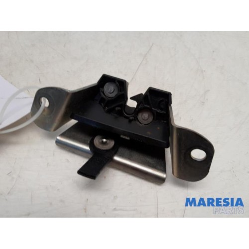 Citroen - C1 - Tailgate lock mechanism
