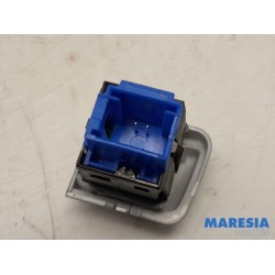 Peugeot - 208 - Panic lighting switch