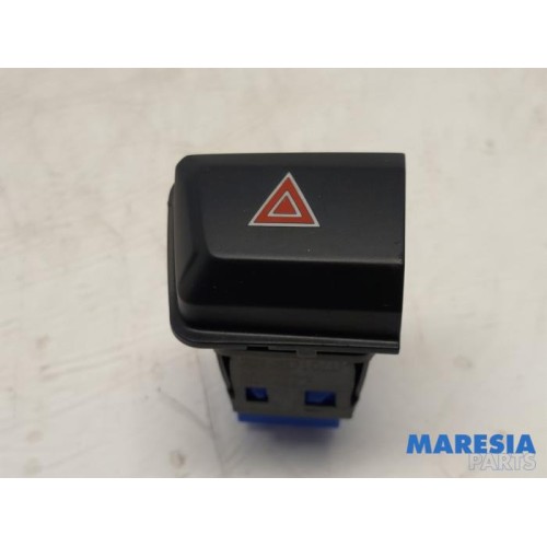 Peugeot - 208 - Panic lighting switch