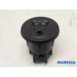 Peugeot - 208 - AUX / USB connection