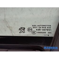 Peugeot - 208 - Quarter light, front left