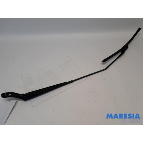 Peugeot - 208 - Front wiper arm