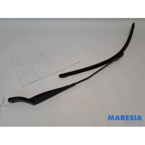 Peugeot - 208 - Front wiper arm