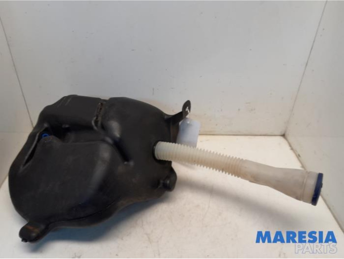 Peugeot - 307 - Front windscreen washer reservoir