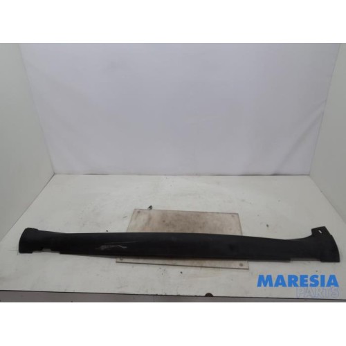 Citroen - C4 Cactus - Zijskirt links