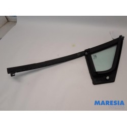 Renault - Clio - Quarter light, front right