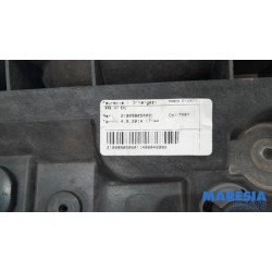 Renault - Clio - Lock plate
