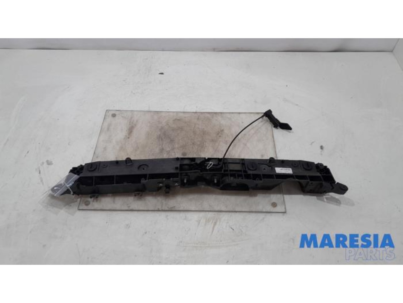 Renault - Clio - Lock plate