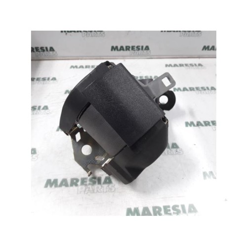 Renault - Clio - Rear seatbelt, left