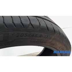 Renault - Clio - Tyre