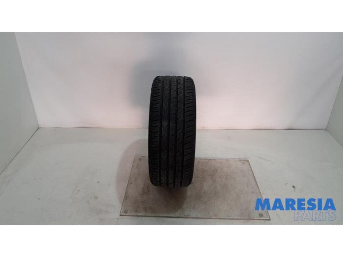 Renault - Clio - Tyre