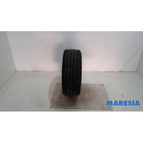 Renault - Clio - Tyre