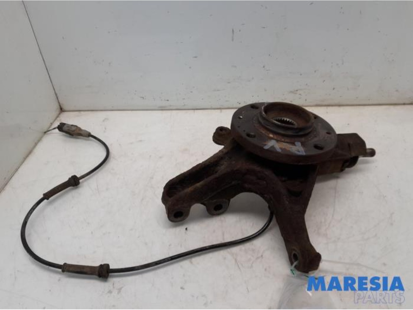 Peugeot - 5008 - Knuckle, front right