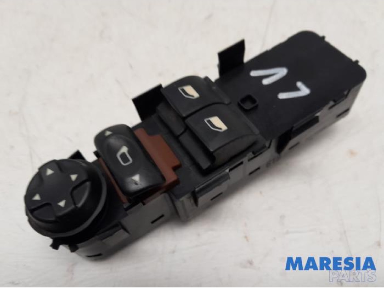 Peugeot - 5008 - Multi-functional window switch