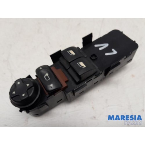 Peugeot - 5008 - Multi-functional window switch