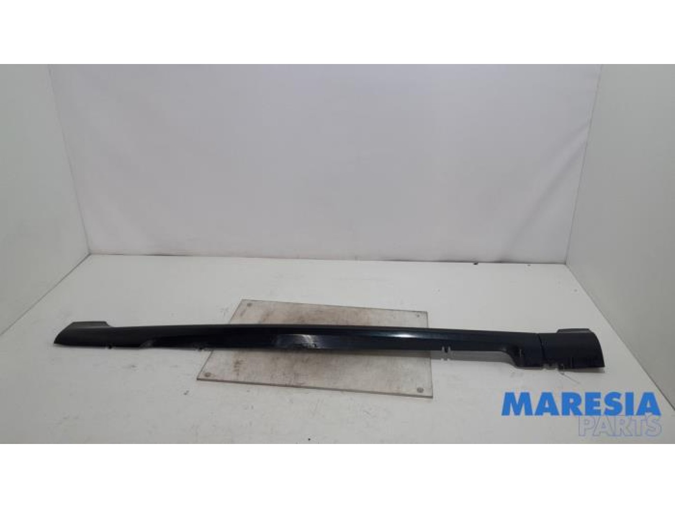 Renault - Clio - Side skirt, right