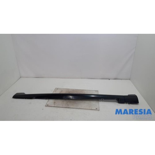 Renault - Clio - Side skirt, right
