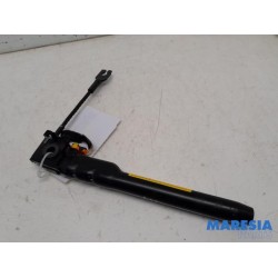 Peugeot - 5008 - Seatbelt tensioner, right
