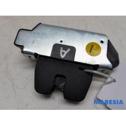 Peugeot - 5008 - Tailgate lock mechanism