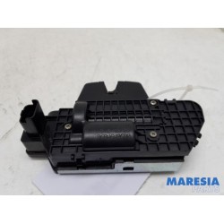 Peugeot - 5008 - Tailgate lock mechanism