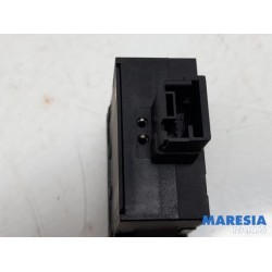 Peugeot - 5008 - AIH headlight switch