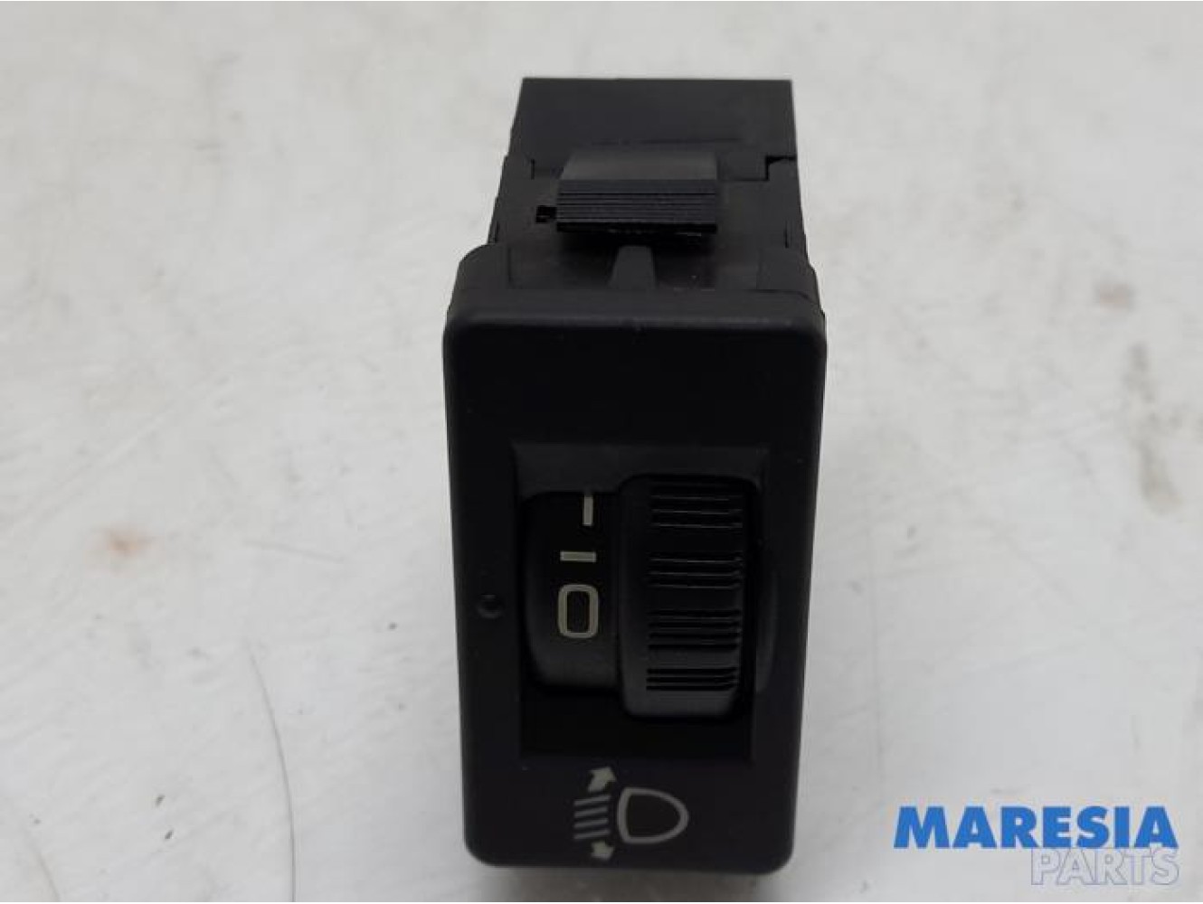 Peugeot - 5008 - AIH headlight switch