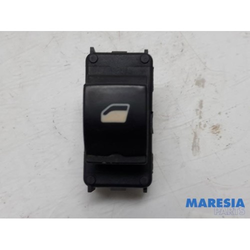 Peugeot - 5008 - Electric window switch