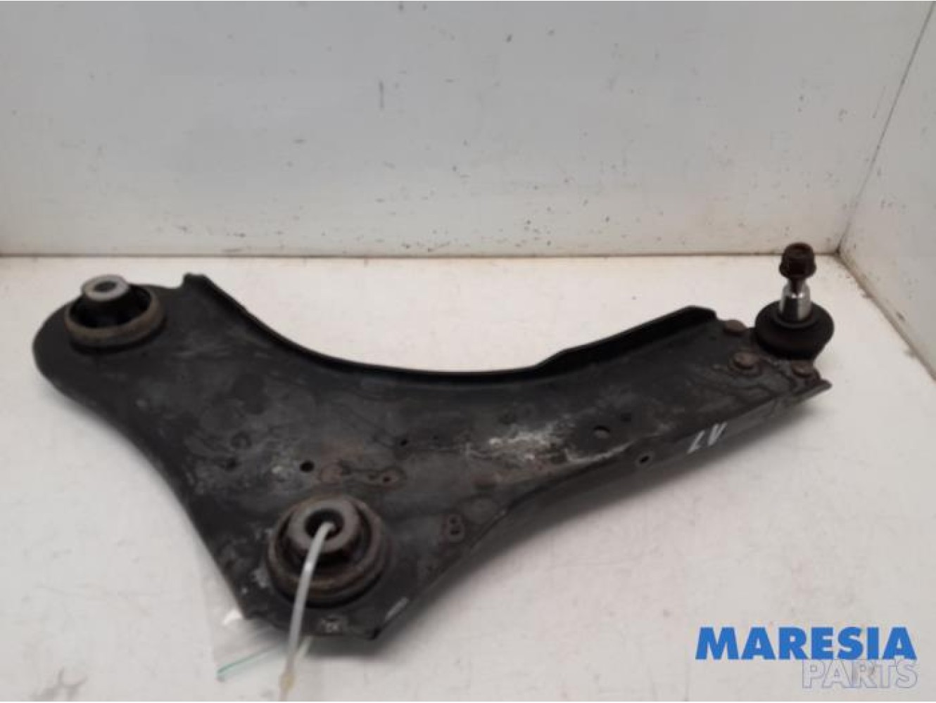Renault - Megane - Front lower wishbone, left