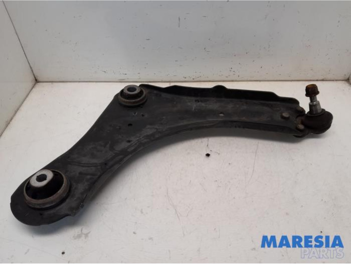 Renault - Megane - Front lower wishbone, right