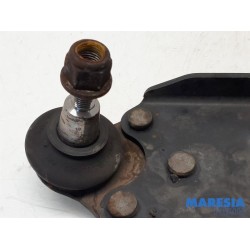 Renault - Megane - Front lower wishbone, right
