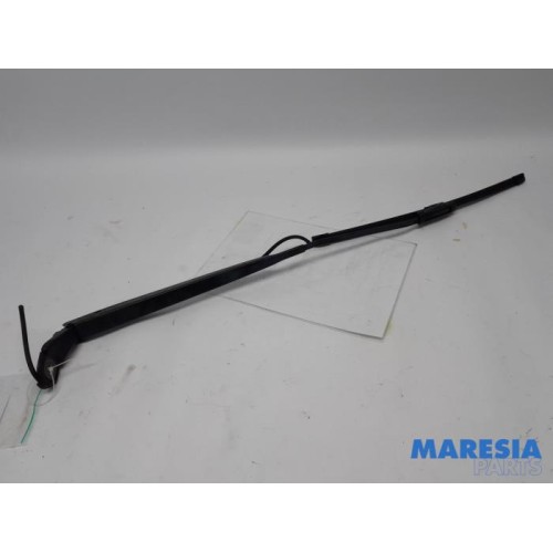 Citroen - C4 Cactus - Front wiper arm